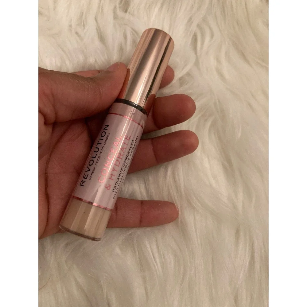 Makeup Revolution Conceal & Hydrate Concealer C4 0.45oz Tan Radiance GLOW
